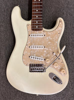 Fender Stratocaster - White with Rosewood Fingerboard