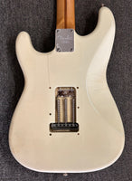 Fender Stratocaster - White with Rosewood Fingerboard